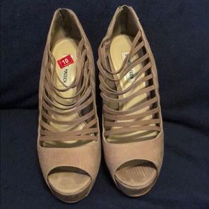Beige Steve Madden heals